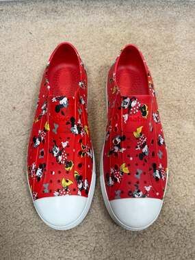 Native Disney Jefferson Slip On Shoes Mens Size 9 Womens Size 11 Minnie Mouse